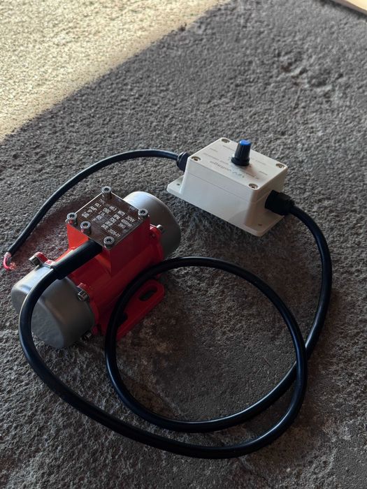 Silnik wibracyjny 12V do podajnika wodoszczelny IP65