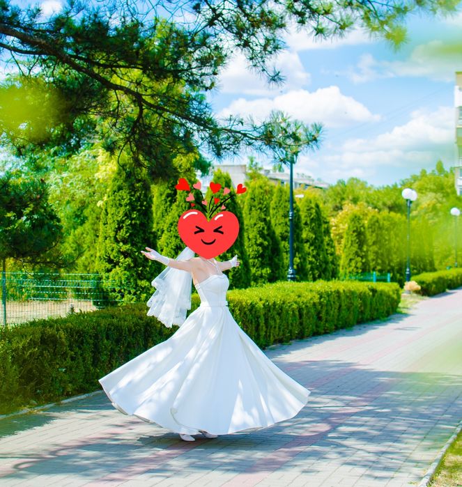 Свадебный костюм и платье