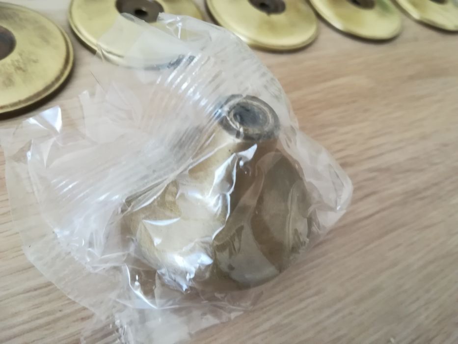 2 puxadores em latão novos