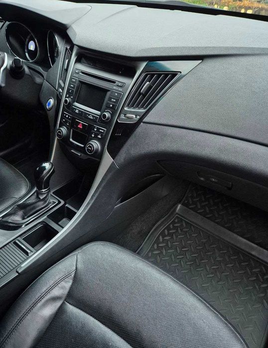 Hyundai Sonata 2013 автомат 2.4 AT (178 к.с.)  •  Premium