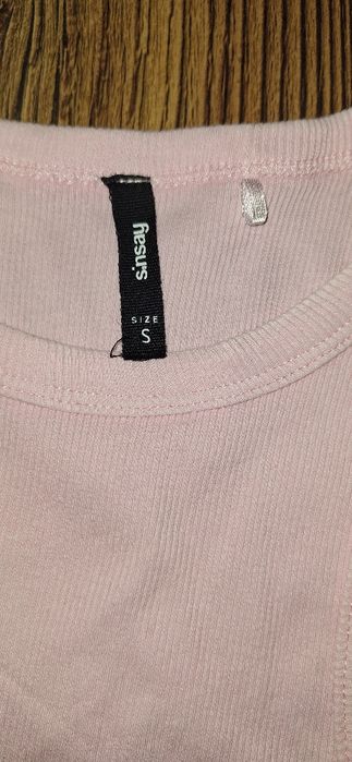 Nowy Crop Top pudrowy róż sinsay