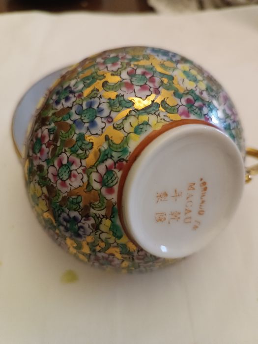 Vendo 4 chávenas de Macau muito antigas sem. Pires