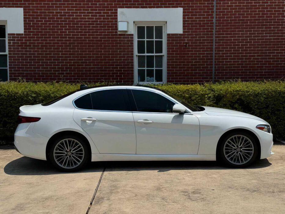 Alfa Romeo Giulia      2018