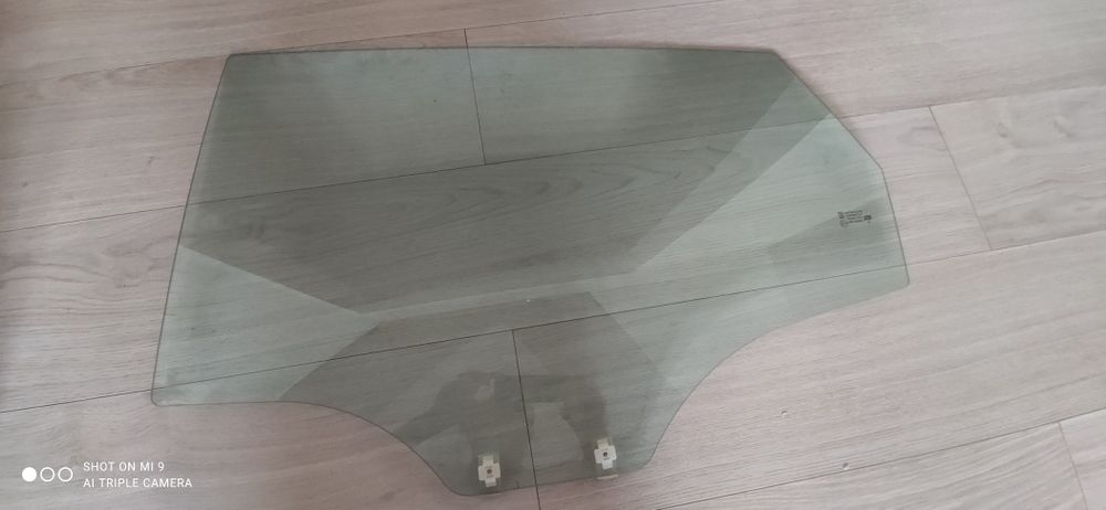 Продам заднє скло Хюндай