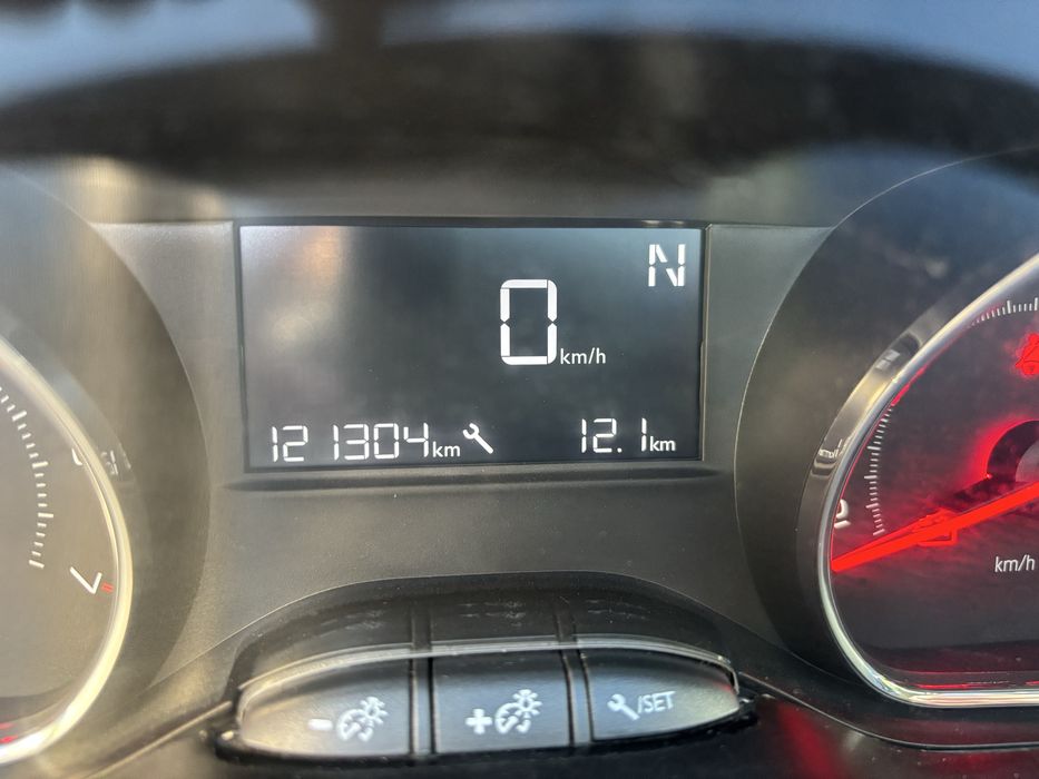 Машина Peugeot 208/пежо 208/2014рік