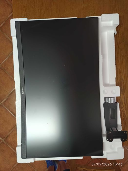 Monitor gaming  ASUS 165 Hz, 27 polegadas