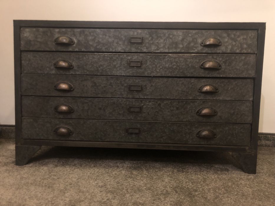 Stylowa metalowa komoda