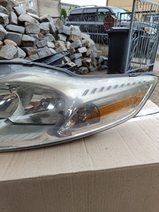 Lampa reflektory przód Ford Mondeo MK4 2007