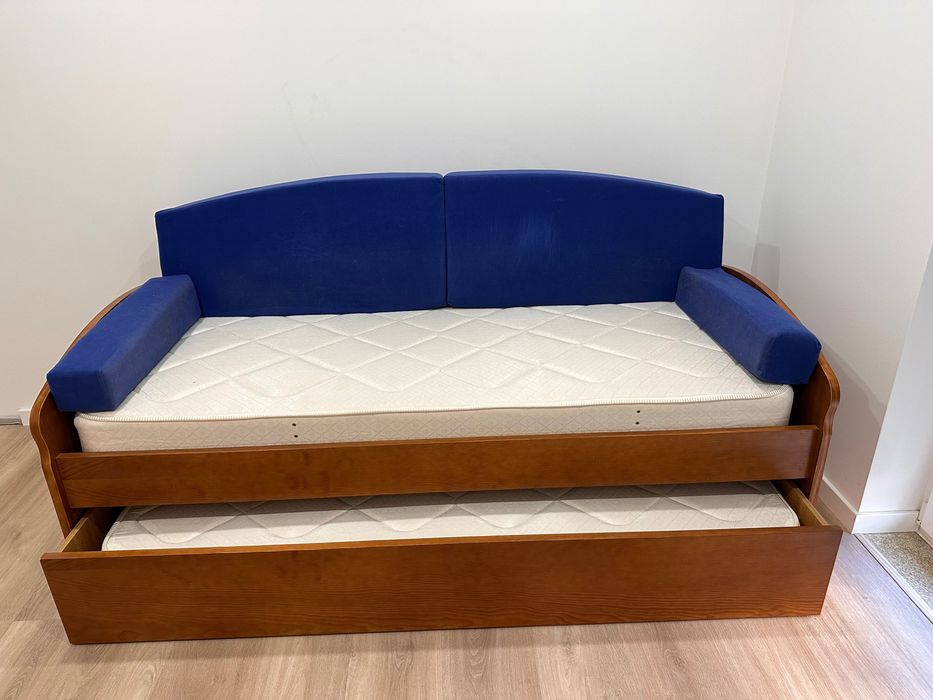 Sofá cama cor castanho