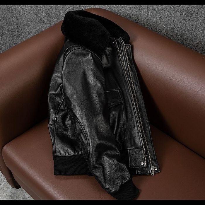 Кожаная куртка с воротником из овчины. Без утеплителя. Демисезон