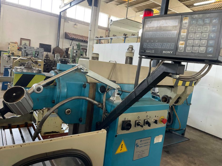 Fresadora Universal FU251