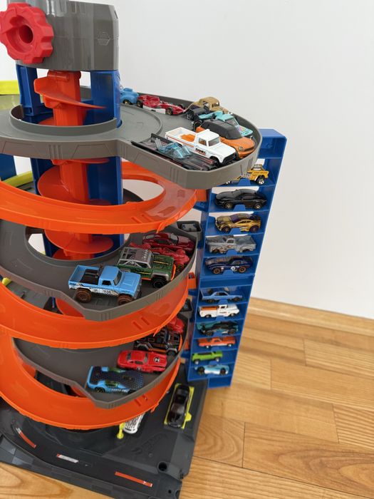 Трек Хотвілс Мега Гараж Hot Wheels