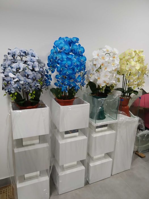 Floreiras decorativas em inox e lacadas entre outros artigos