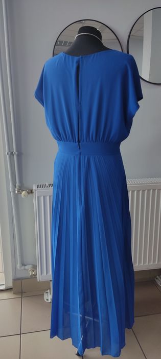 Sukienka elegancka plisowana M