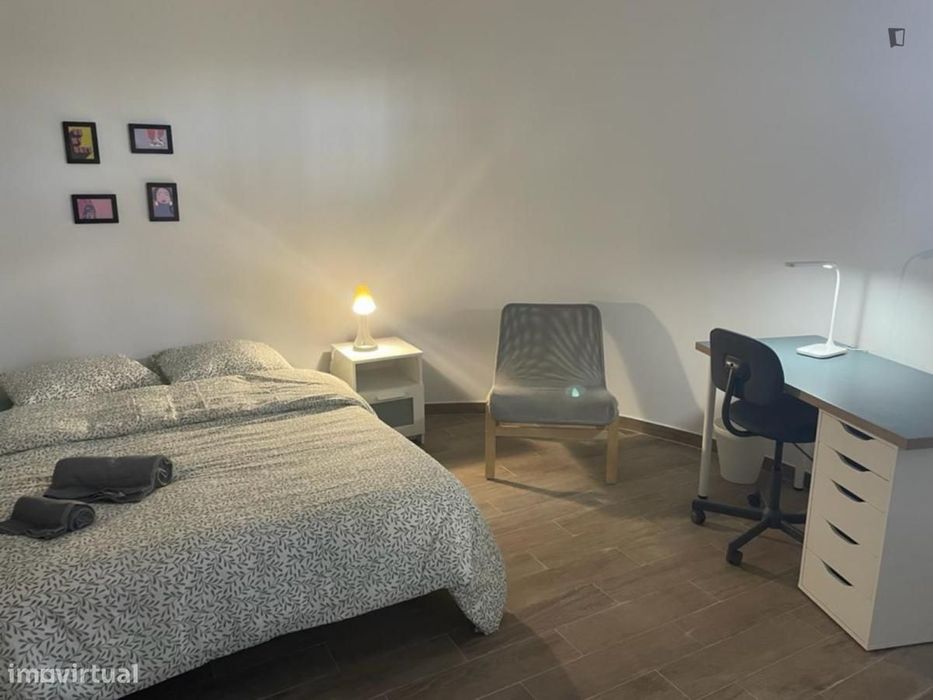 Quarto - localizado em Parque das Nações Lisbon