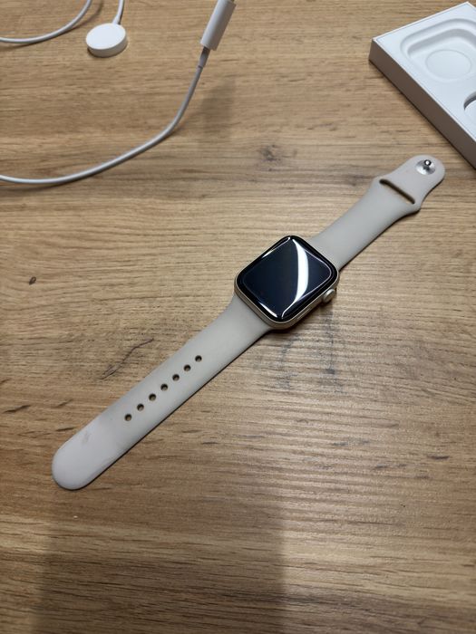Apple Watch SE 2. generacji 44 mm + pudełka + ładowarka