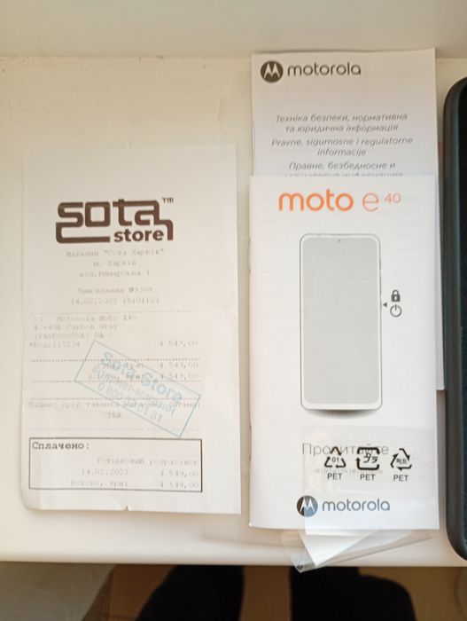 Телефон Motorola E40.