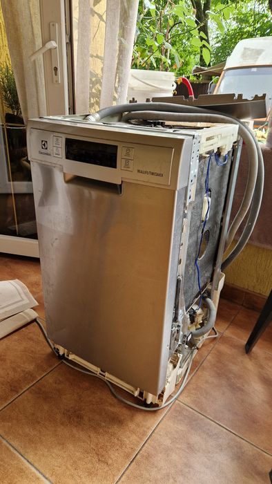 Посудомийка Elektrolux