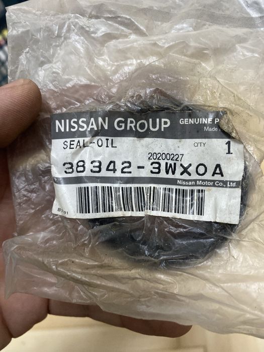 Сальник лівої полуосі передній колінвала  383423WX0A nissan
