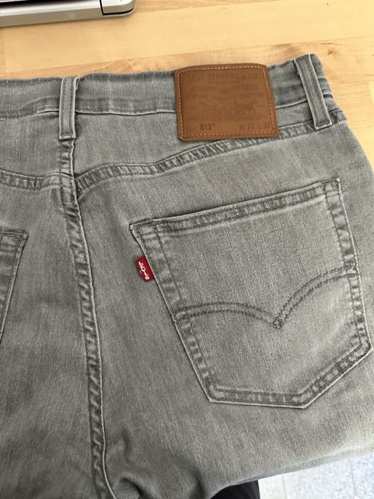 Calcas levis praticamente novas