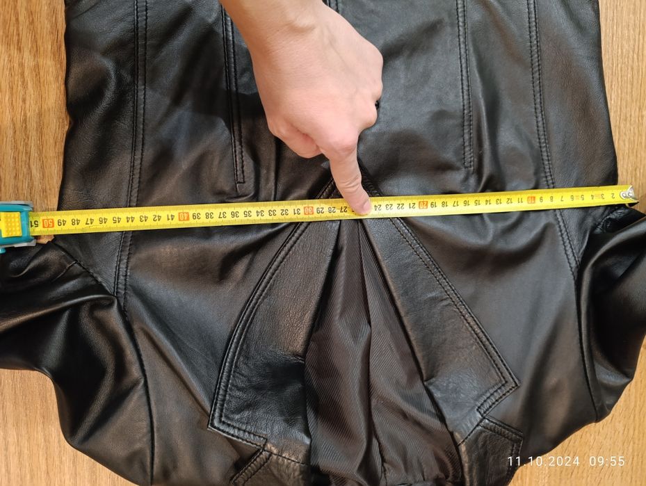 Шкіряна куртка чорного кольору