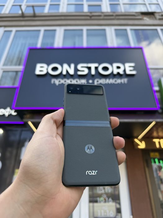 Moto razr 2023 128gb. Зеленого кольору