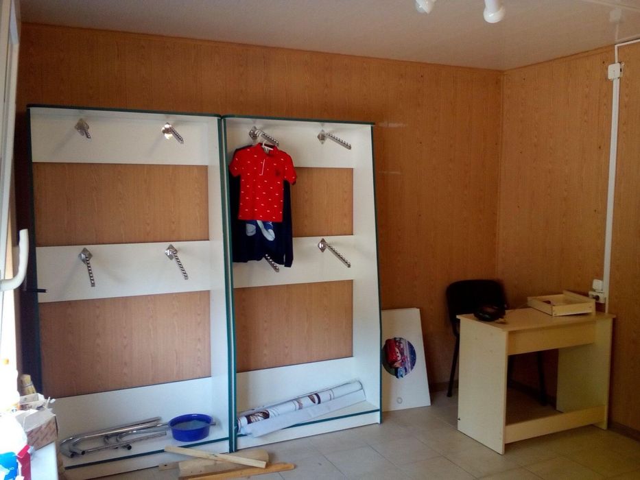 Продам меблі з дитячого магазину одягу