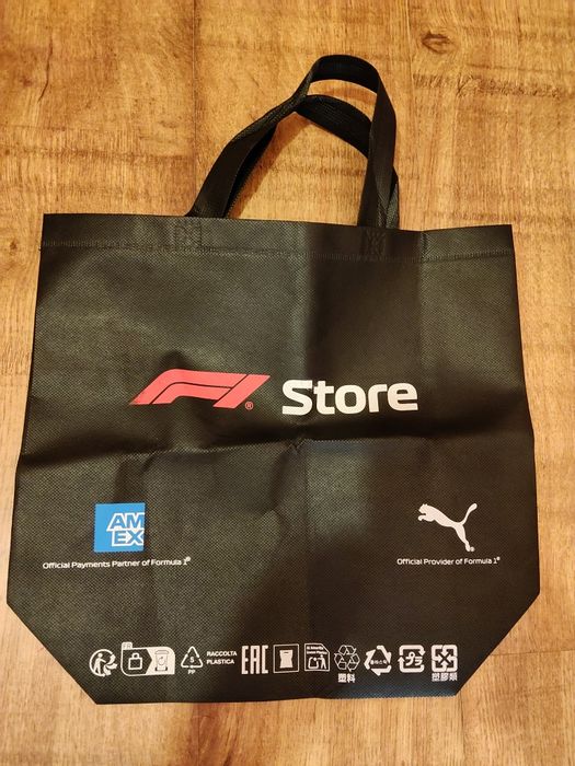 Czarna torba zakupowa (tote bag) F1 Store. Przywieziona z GP F1 Barcelona.