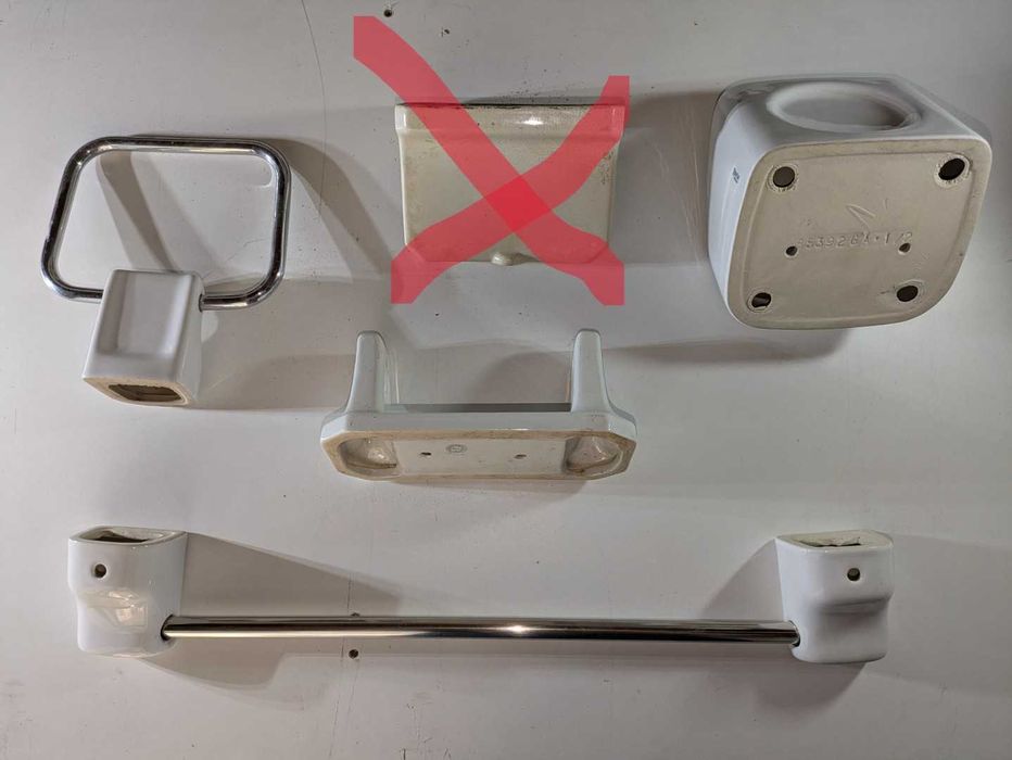 Acessório em porcelana para WC casa-de-banho