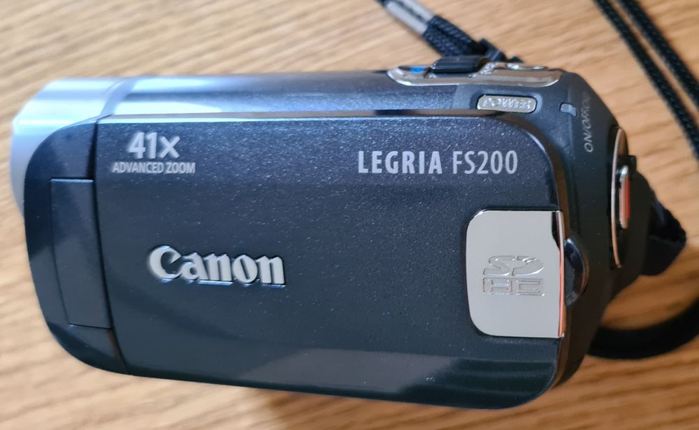 Цифрова відеокамера Canon