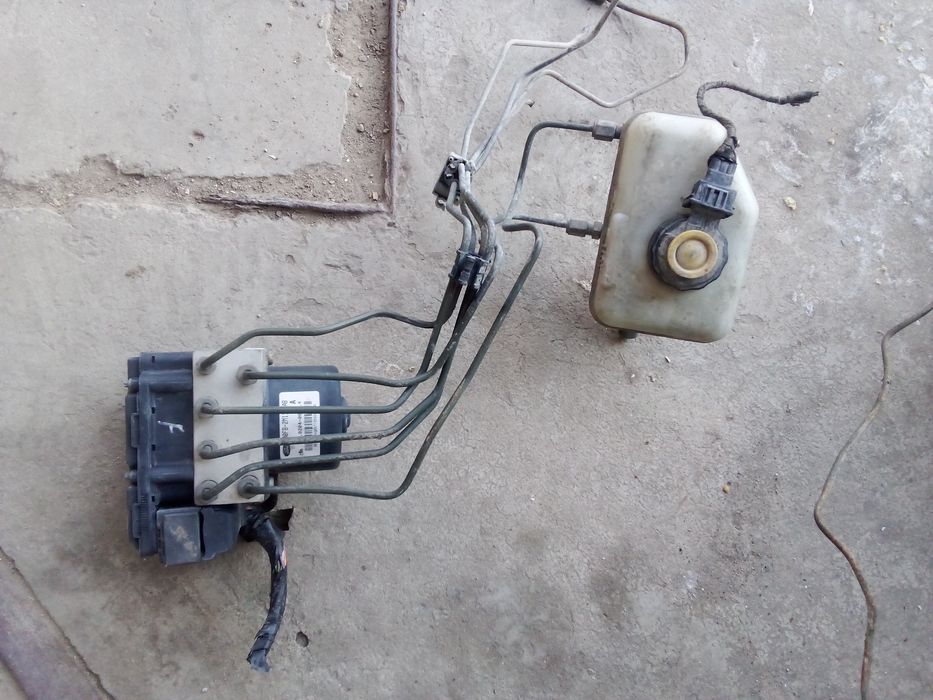 стекло  форточка глухое форд Орион фиеста Курьер эскорт 1998 год