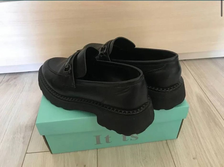 Жіночі шкіряні лофери