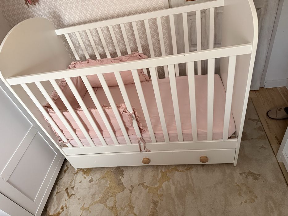 Sprzedam łóżeczko białe z szufladą z materacem