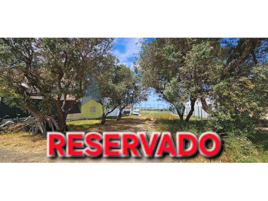 Terreno plano, de 3480m2, com viabiliade de construção de pequena m...