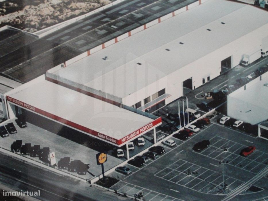 Loja / Ármazem Industrial em Alhos Vedros