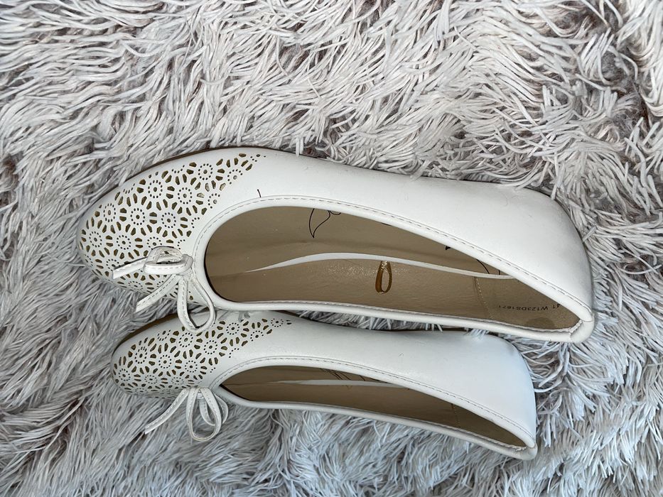 Eleganckie baleriny biało-złote