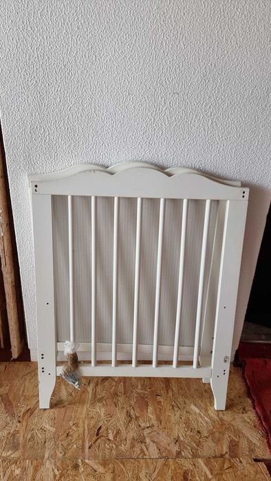 Cama de Bebé com Colchão – 20€