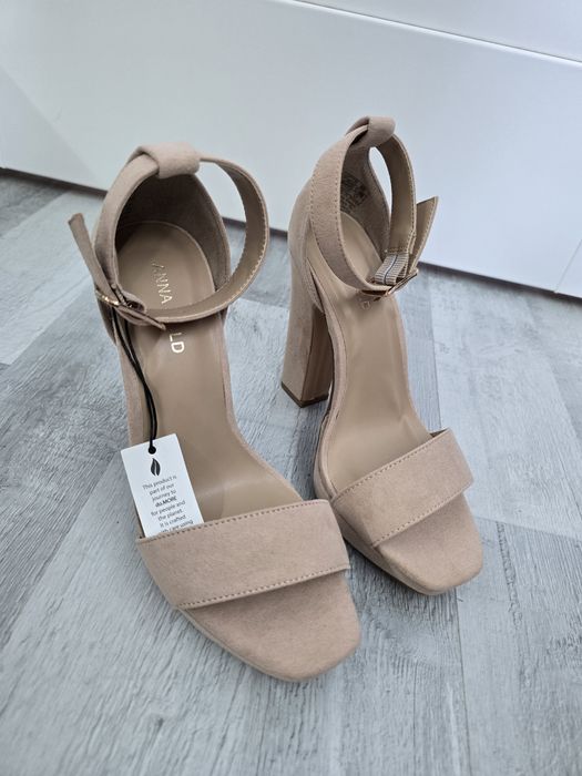 Nowe sandałki na słupku Anna Field rozm. 37