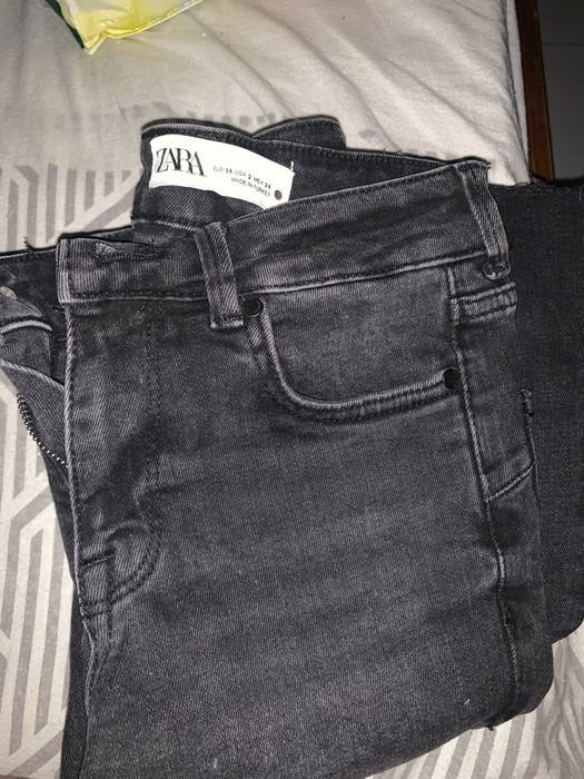Uma calças da guess originais e a outra é da zara é a boca de sino