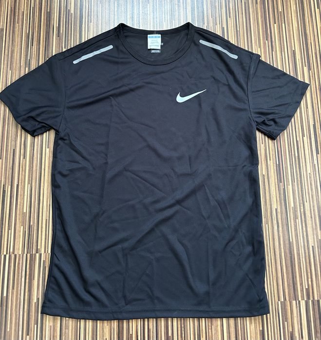 Koszulka Sportowa Nike Czarna Rozmiar M  (cena do negocjacji)