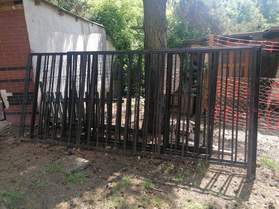 Kojec metalowy 355x250x155
