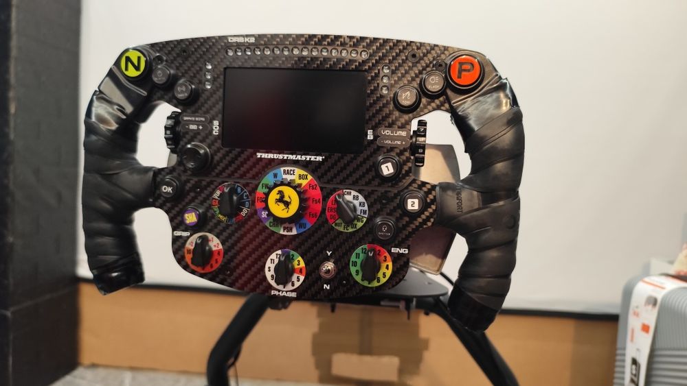 Thrustmaster t818 com volante e pedais