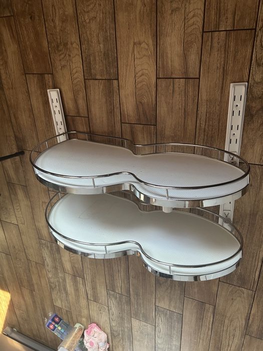 Wnętrze szafki narożnej