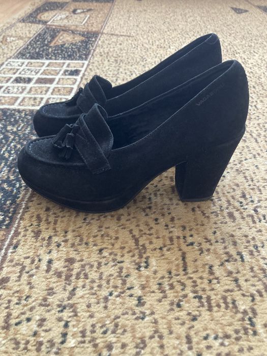 Замшеві чорні туфлі