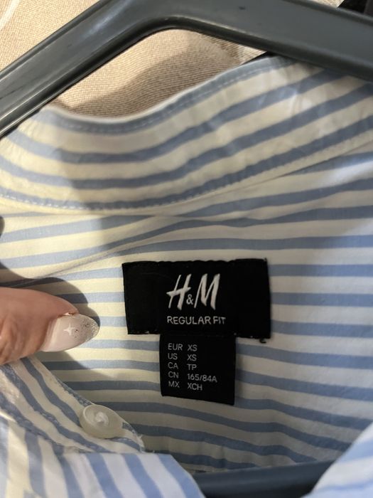 Camisa de homem as riscas azuis da H&M como nova tam XS (recomendo a S