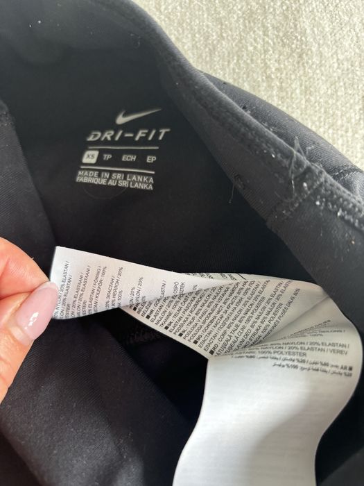 Czarne leginsy 3/4 sportowe nike