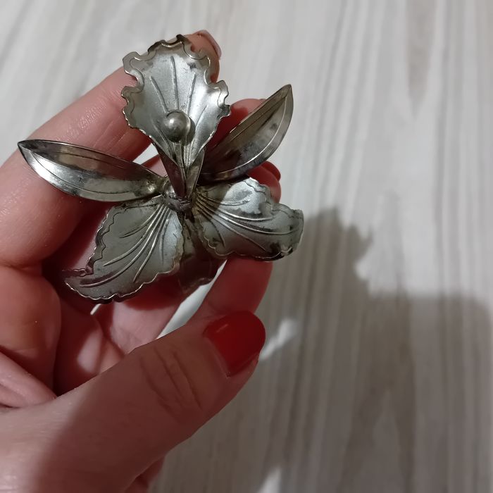 Broszka stara 60 lat piękna kwiat