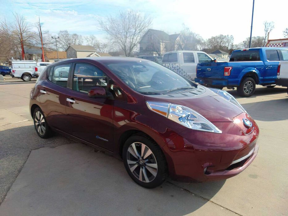 Nissan LEAF SL      2017
