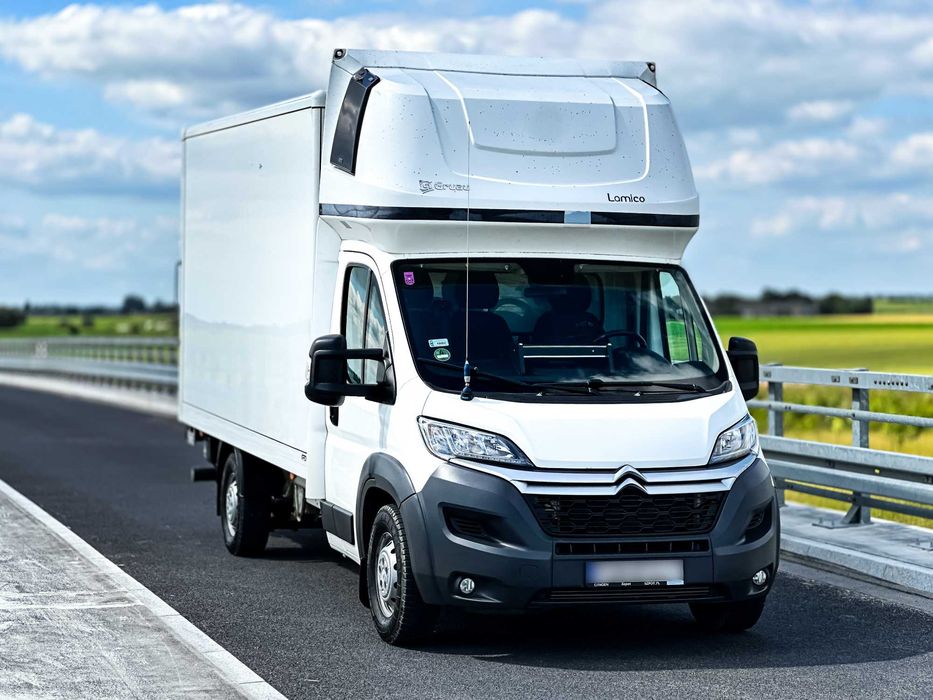 Kontenery / Plandeki  z windą WYPOŻYCZALNIA wynajem busów PL / EU