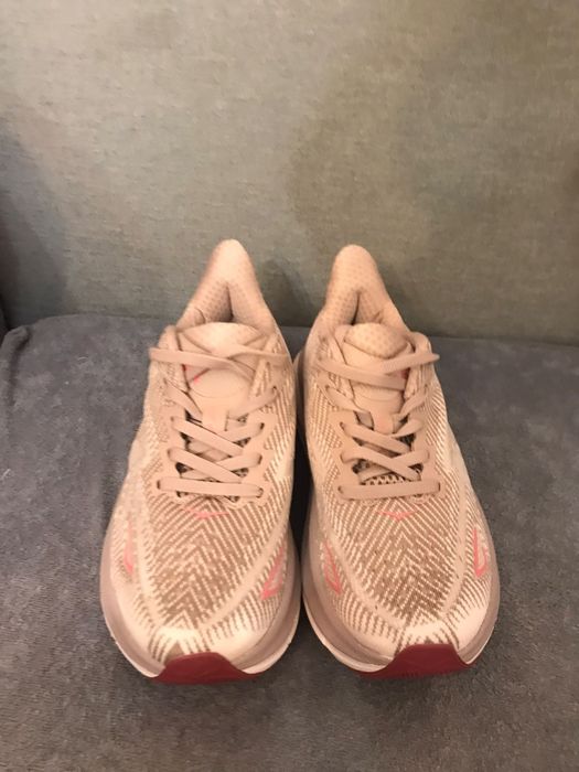 Hoka Bondi Clifton 9